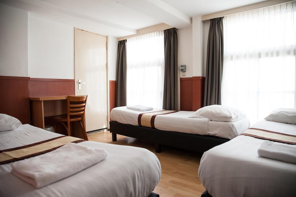 Dreibettzimmer mit Gemeinschaftsbad